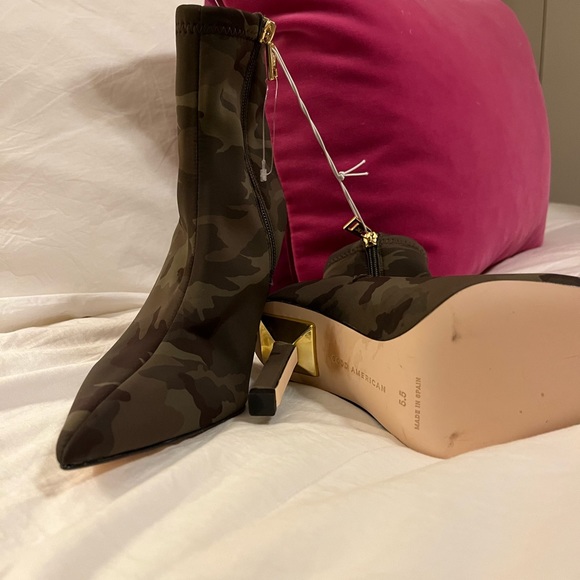 Title:
New Good American GA118N-X Camouflage Neoprene Zip Booties -Various Sizes - Picture 9 of 9